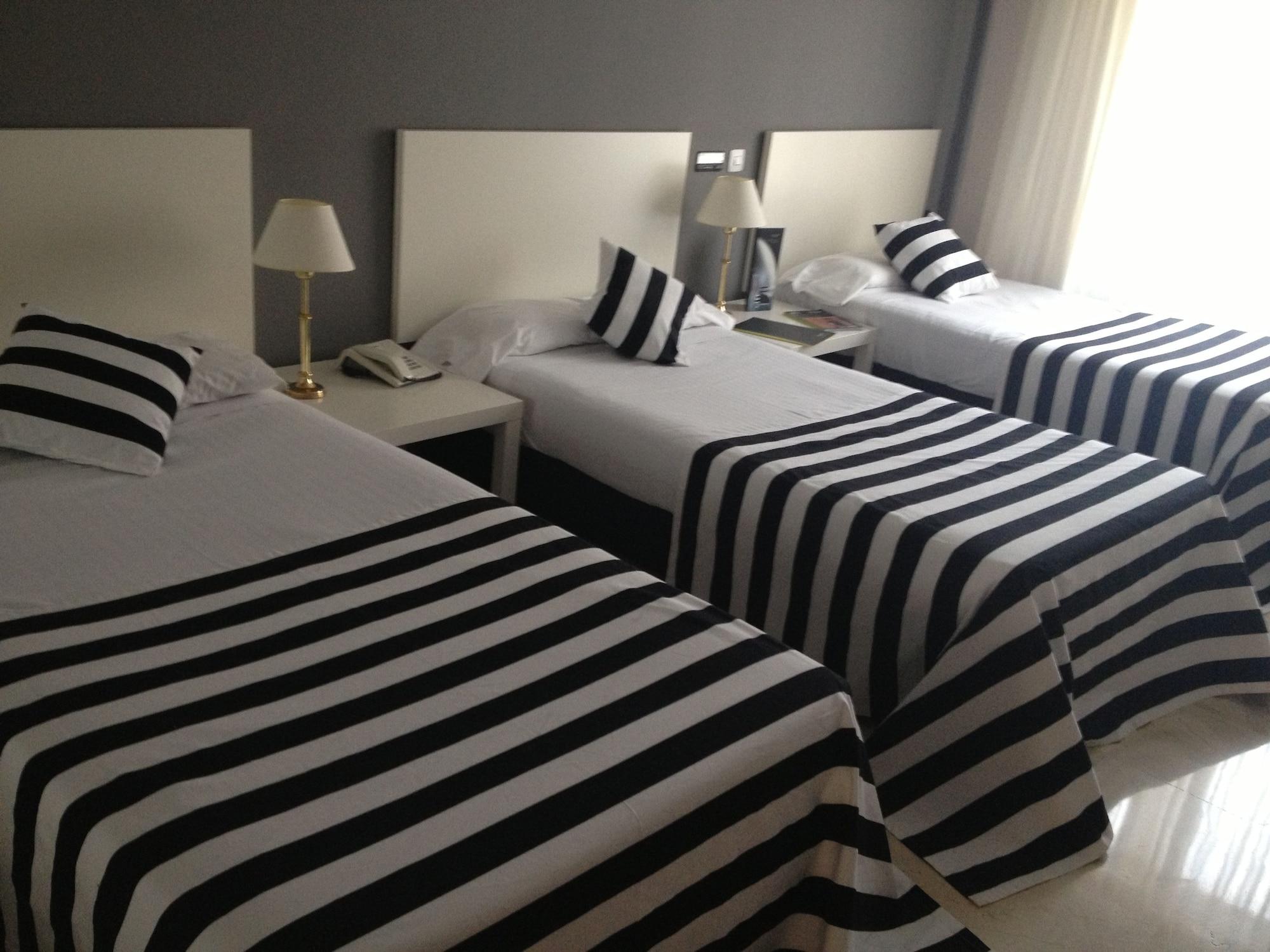 เอเซนเชีย โตกูมาร์ Aparthotel มาดริด ภายนอก รูปภาพ
