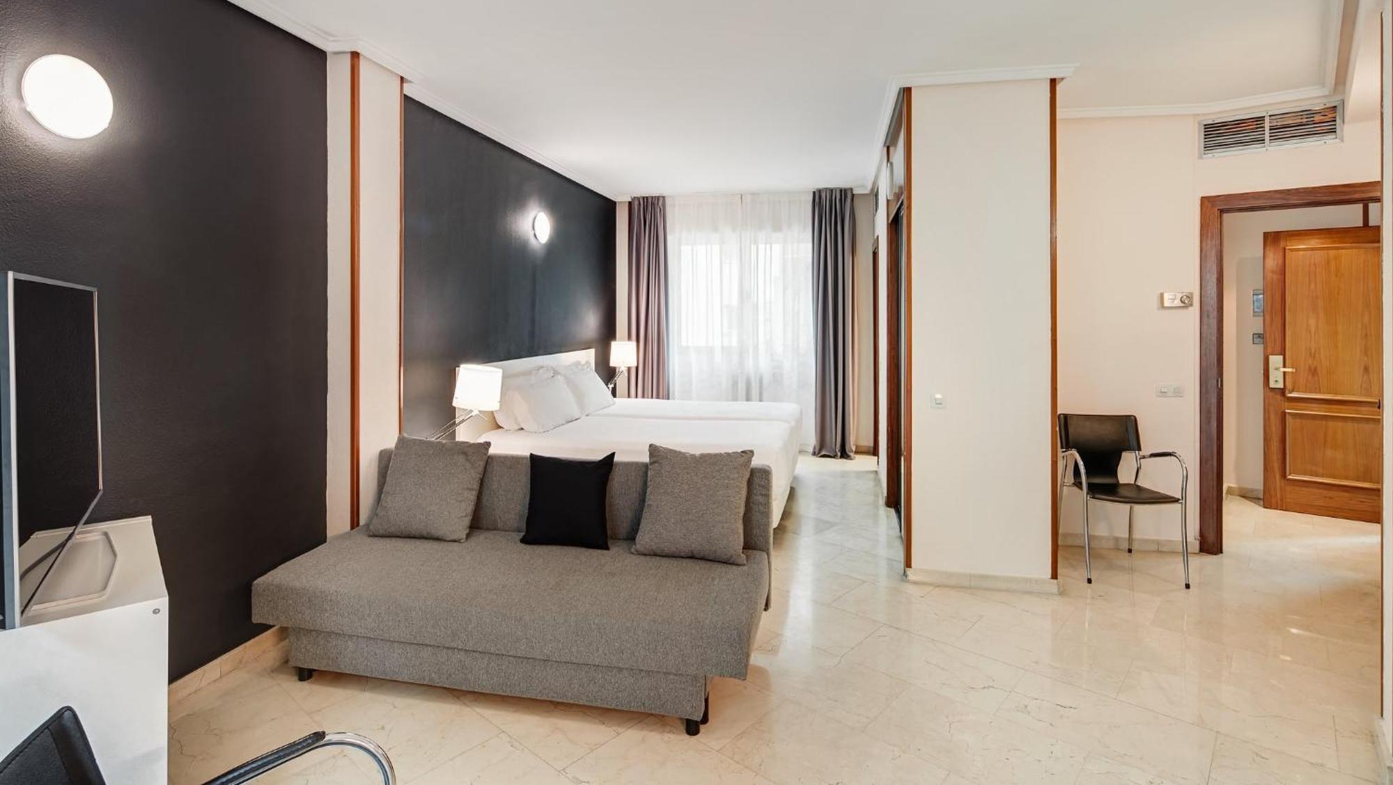 เอเซนเชีย โตกูมาร์ Aparthotel มาดริด ภายนอก รูปภาพ