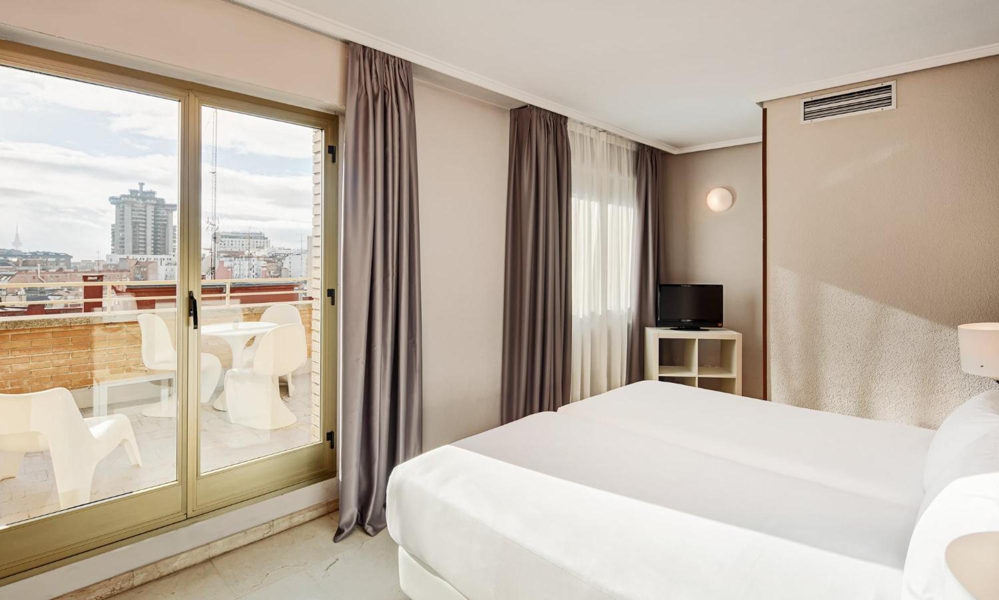 เอเซนเชีย โตกูมาร์ Aparthotel มาดริด ภายนอก รูปภาพ