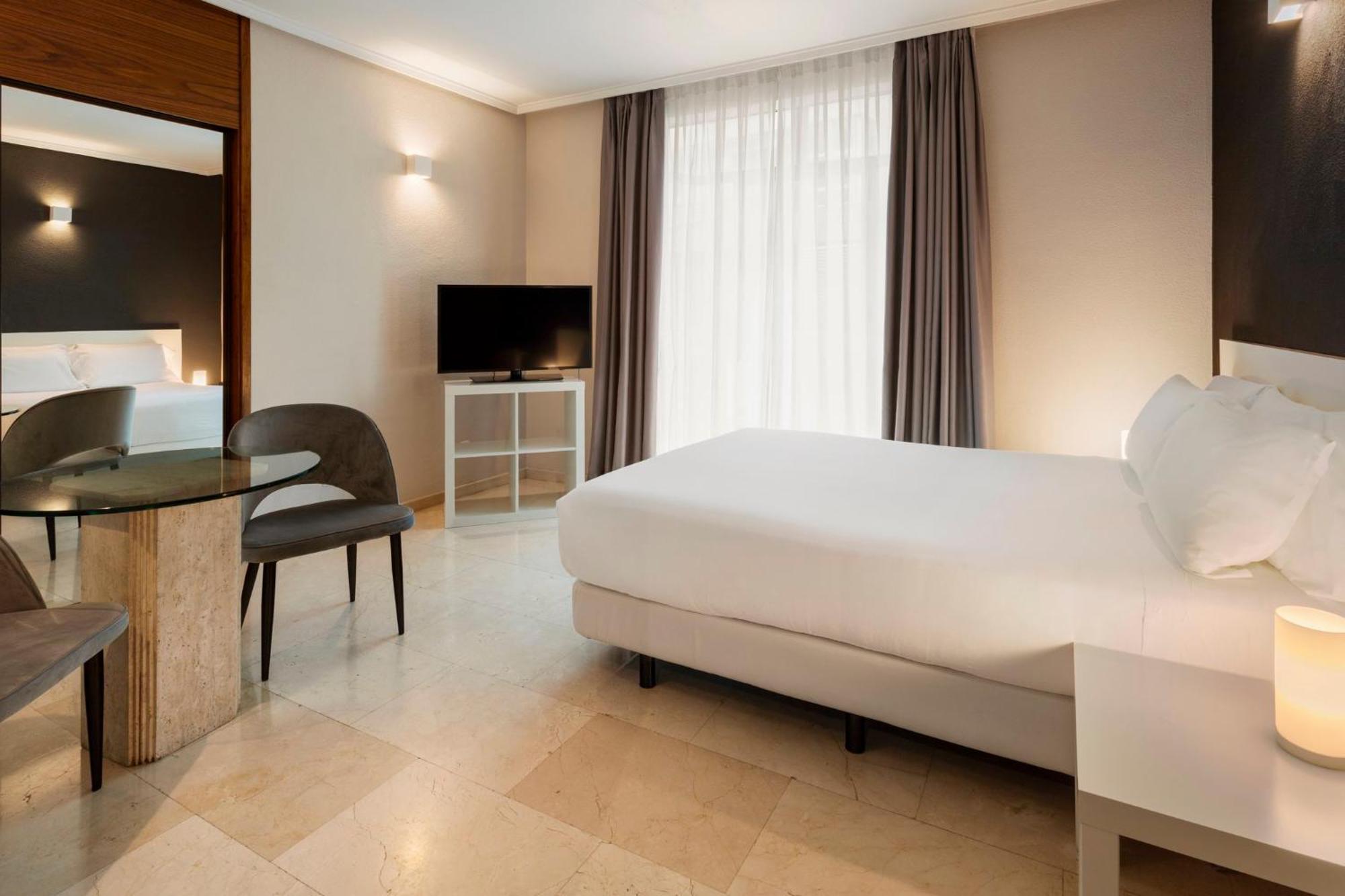 เอเซนเชีย โตกูมาร์ Aparthotel มาดริด ภายนอก รูปภาพ